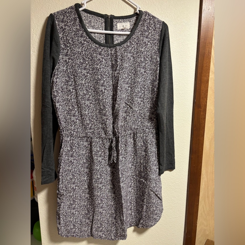 Lou and Grey M long sleeve dress